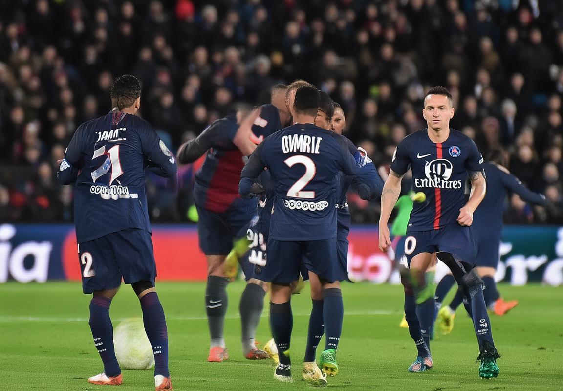 76人勇士夏季联赛精彩对决年轻球员展现无限潜力与激情(图1)